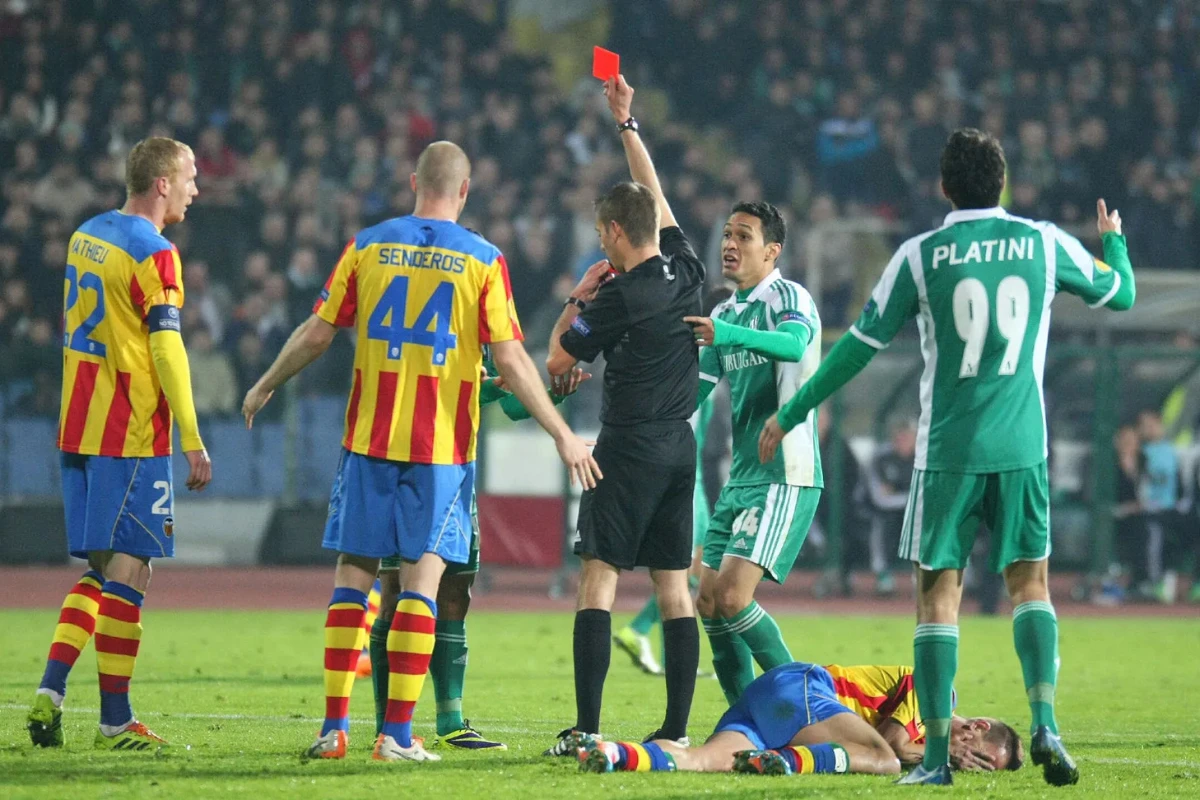 富遊娛樂城 足球比賽犯規